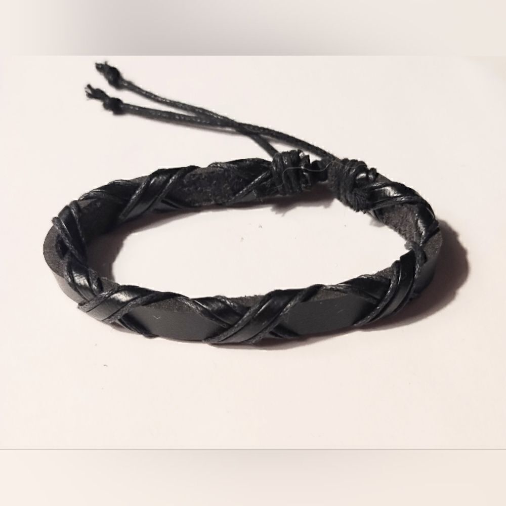 Leather bracelet layered black new d16